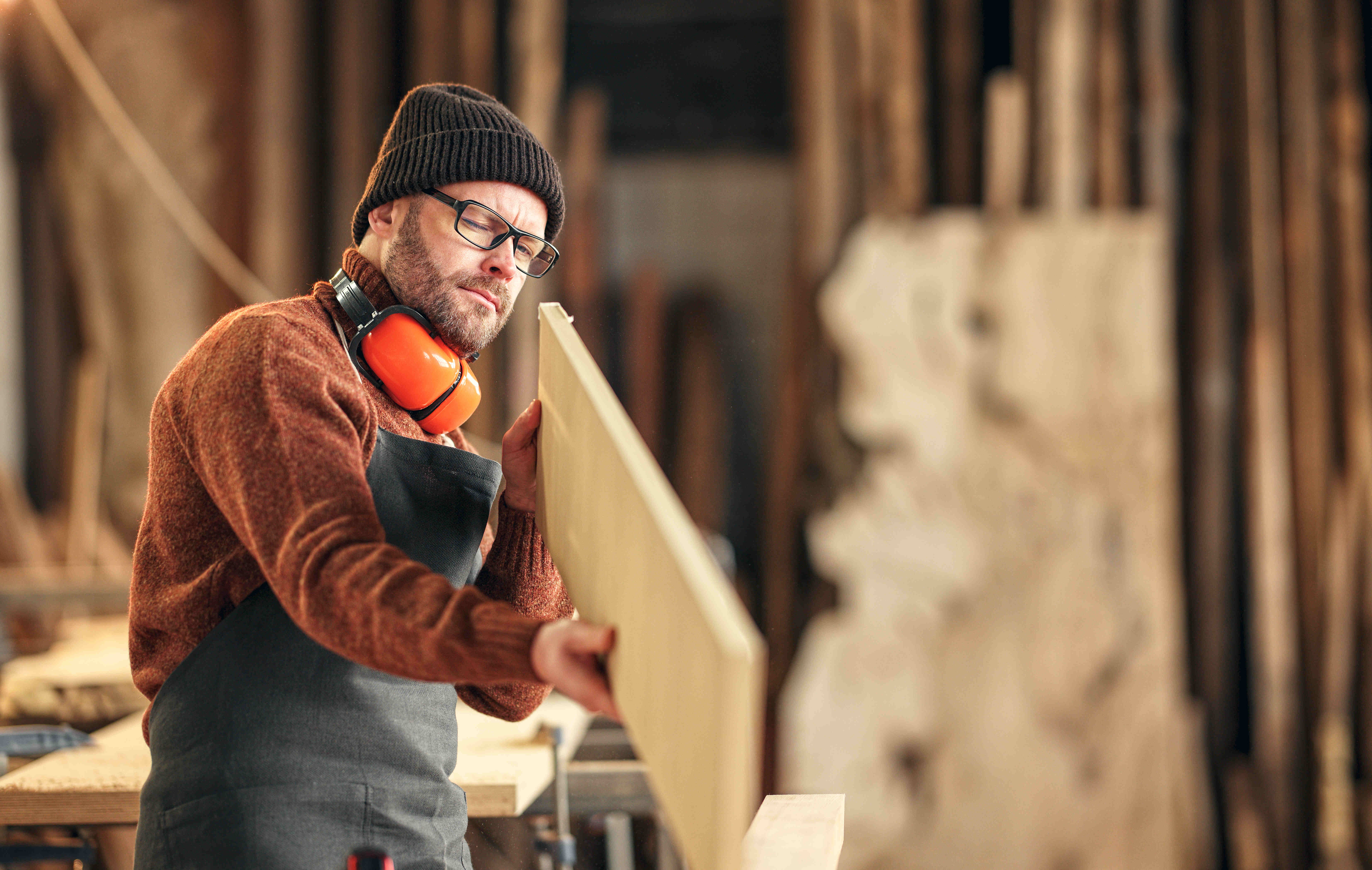 timmerman met hout